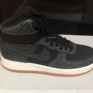 Selling Nike airforce 1 high tops